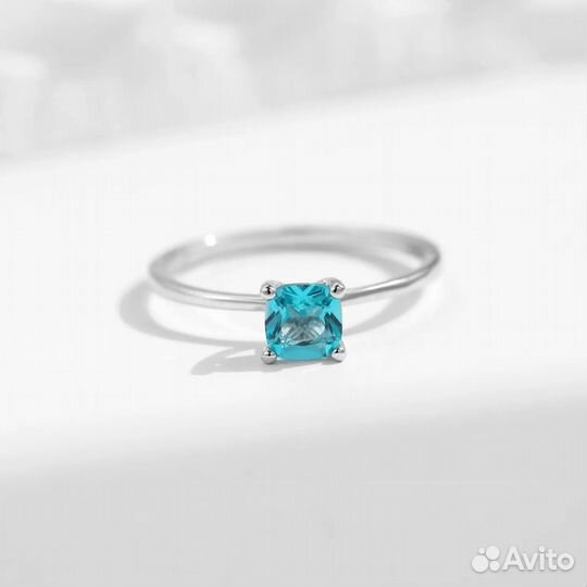 Кольцо с голубым камнем