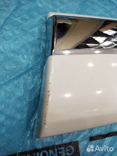 Молдинг передней R двери Lc 200 белый перламутр