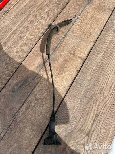 Трос багажника Audi A8 D3 3.2