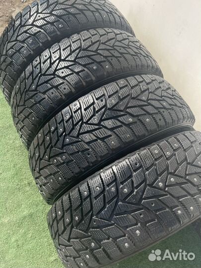 Dunlop SP Winter Ice 02 215/55 R17 98T