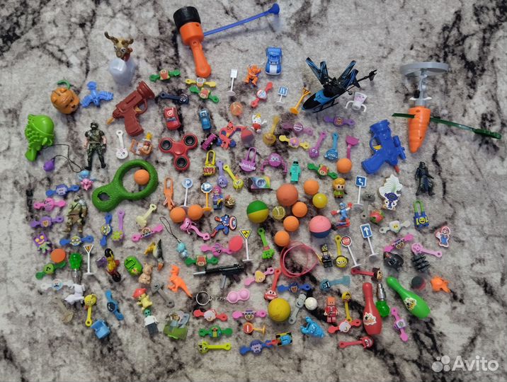Игрушки из макдональдса киндера скрепыши пакетом