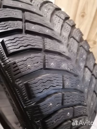 Michelin X-Ice North 4 205/50 R17 93T