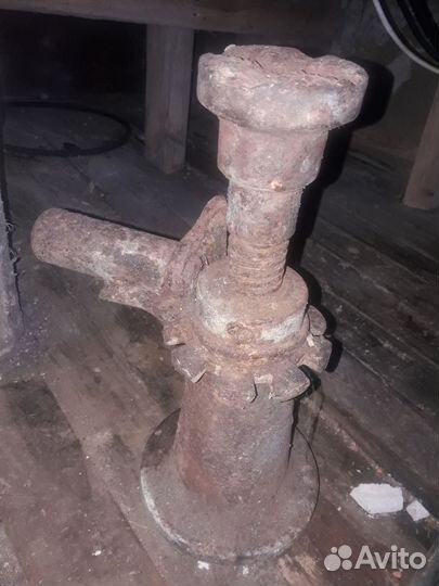 Продаю домкрат