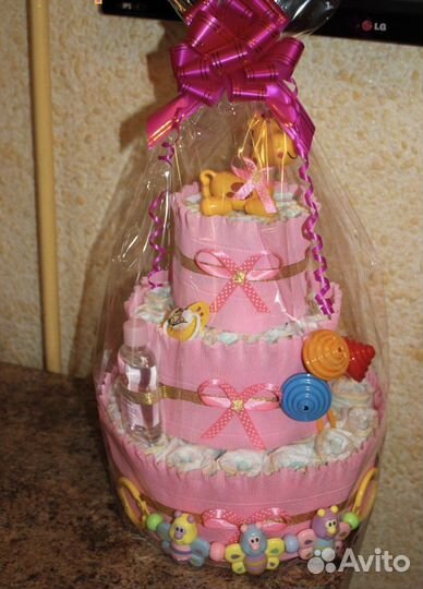 Подарок на выписку / гендер пати торт из памперсов