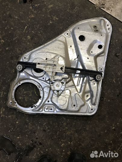 Стеклоподъемник задней правой двери VW Passat B5