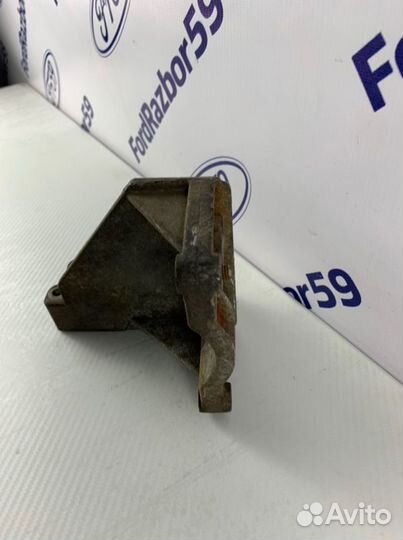 Кронштейн насоса гур Ford Fusion 1.4-1.6 2002-2012