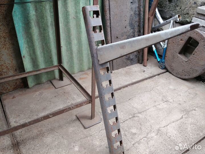 Кронштейн для полок