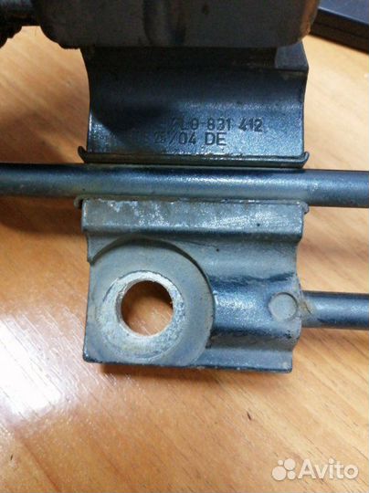 Петля двери передняя правая Volkswagen Touareg 1