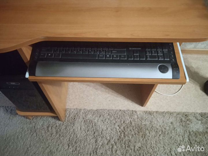 Компьютерный стол