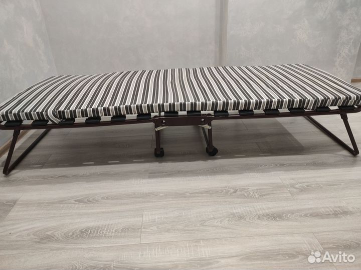 Раскладушка с матрасом на ламелях