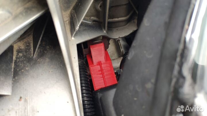 Ford 1324270 Кронштейн крепления фары