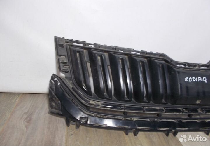 Решетка радиатора бу Skoda Kodiaq OEM 565853653A
