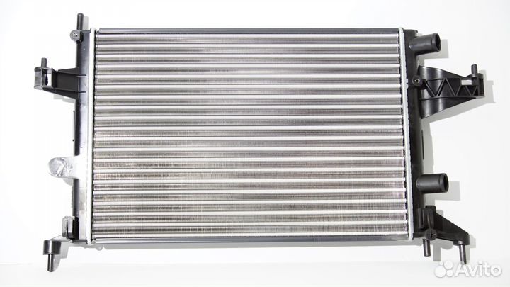 Радиатор охлаждения Opel Corsa