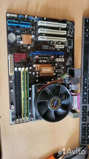 Материнская плата с процессором и памятью