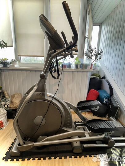 Эллиптический тренажер Sprit fitnes XE 395