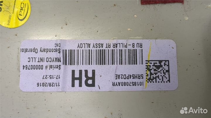 Обшивка центральной стойки Chrysler Pacifica, 2017