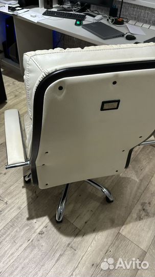 Офисное кресло