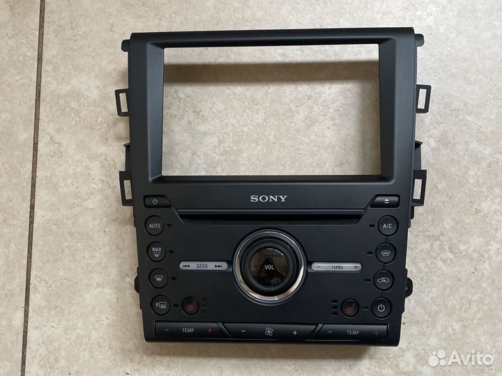 Панель магнитолы Sony на Ford mondeo 5