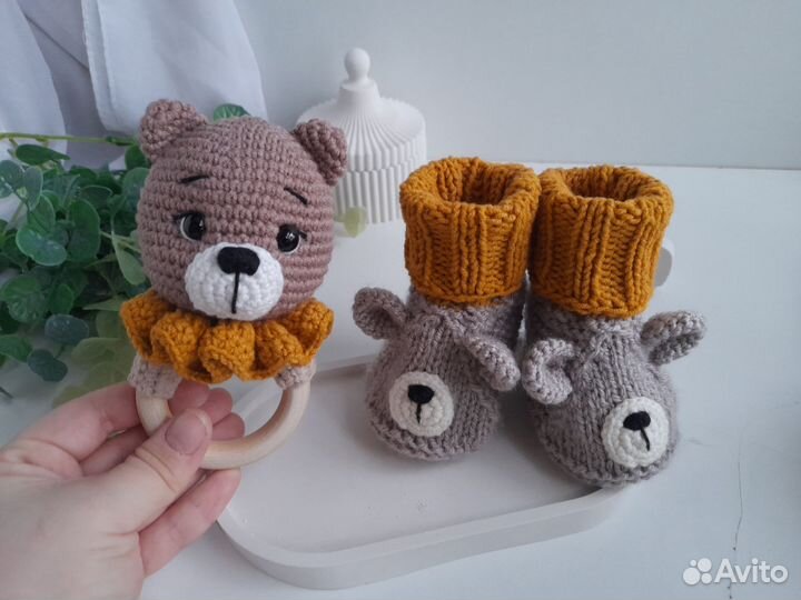 Игрушка вязанный Мишка, погремушка, пинетки