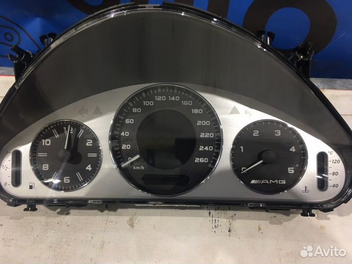 Панель приборов Mercedes-Benz W211 седан