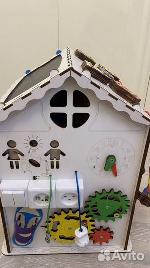 Бизиборд(развивающий домик)