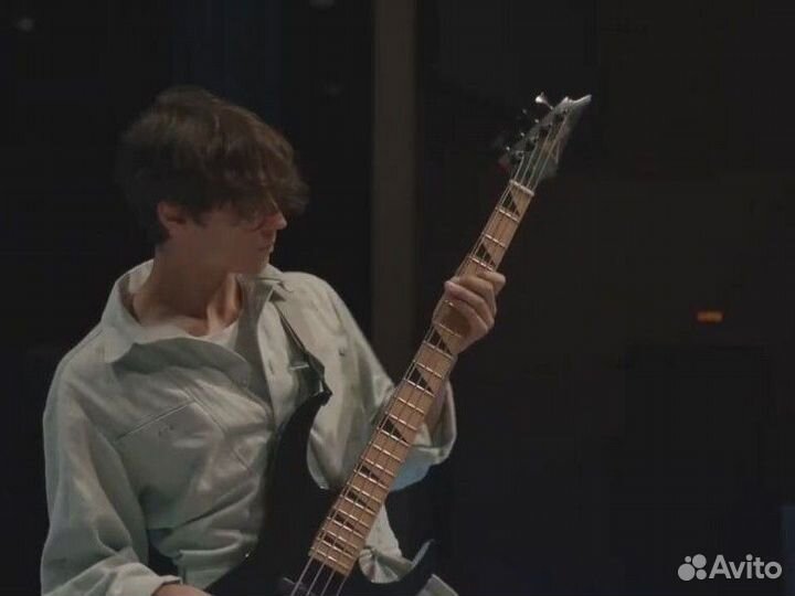 Преподаватель по гитаре и бас гитаре