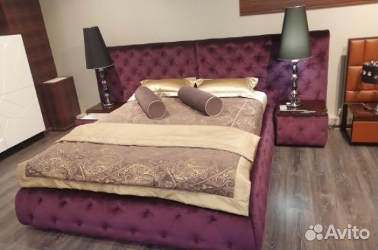 Кровать и тумбы