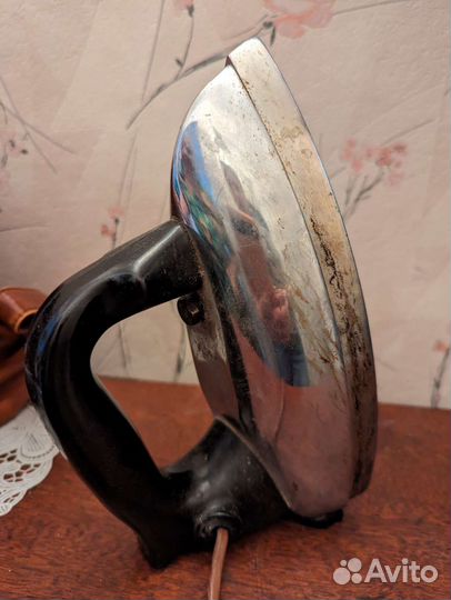 Утюг старинный