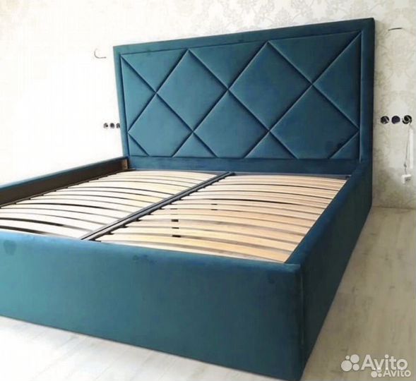 Кровать двухспальная с подьемным механизмом