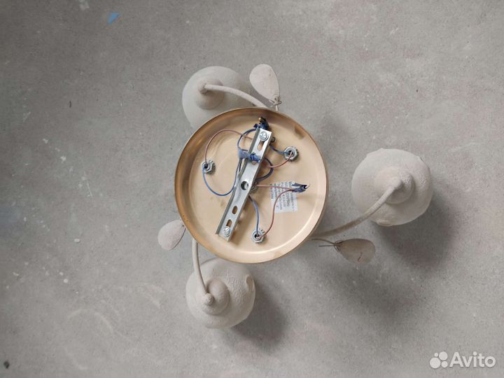 Светильник потолочный золотой