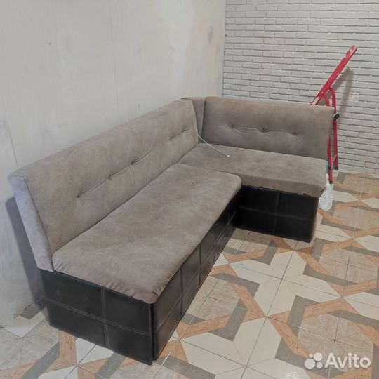 Кухонный угловой диван со спальным местом