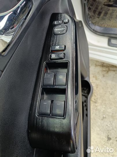 Оклейка элементов салона пленкой