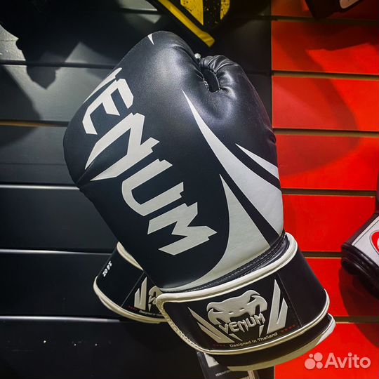 Боксерские перчатки Venum Challenger 2.0