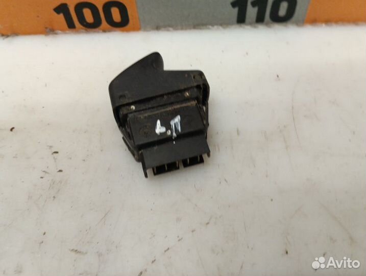 Кнопка стеклоподъемника Renault Megane 1 1.4 2002