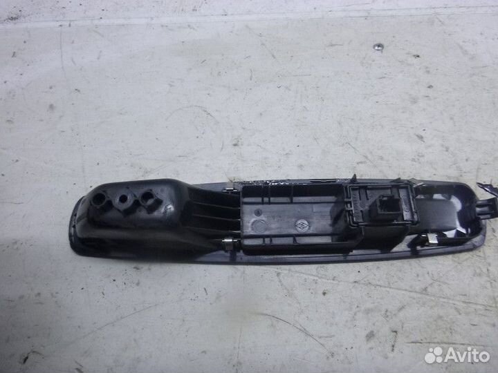 Кнопка стеклоподъемника renault megane III 2009