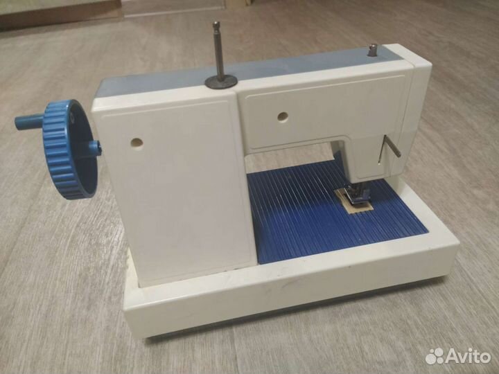 Детская швейная машинка СССР