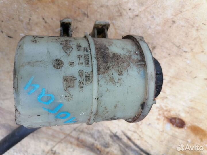 Бачок гур Renault Logan 8200005185