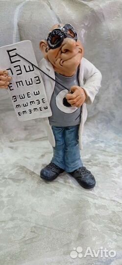 Статуэтка Медик