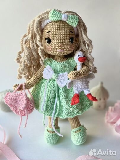 Вязаная кукла ручной работы