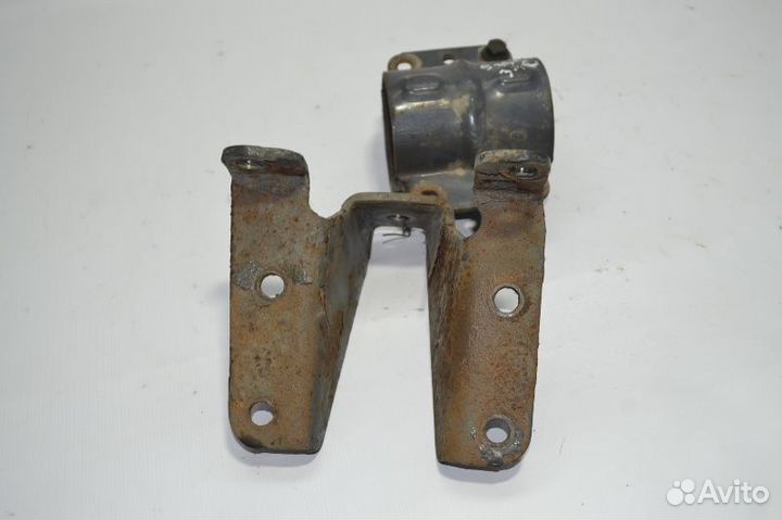 Кронштейн крыла ведущего моста, задний правый scan