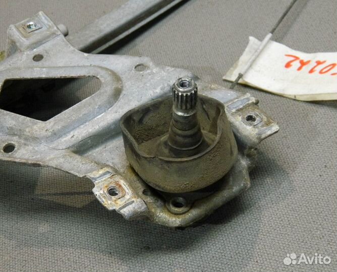 Стеклоподъемник задний левый Audi 80 B3