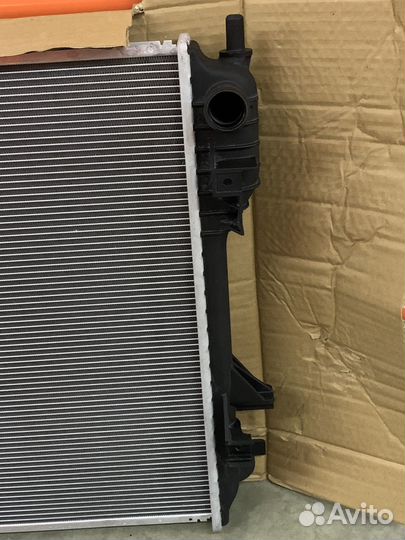 Радиатор охлаждения Jaguar XF 2.0