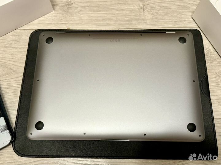 Apple MacBook Air 13 M1 8/256, почти идеал