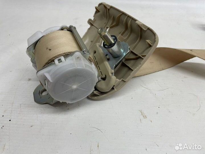 Ремень безопасности задний правый Toyota Land