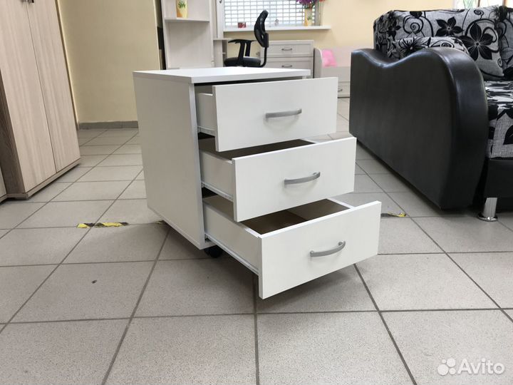 Тумба / выкатная / на колесиках / с ящиками