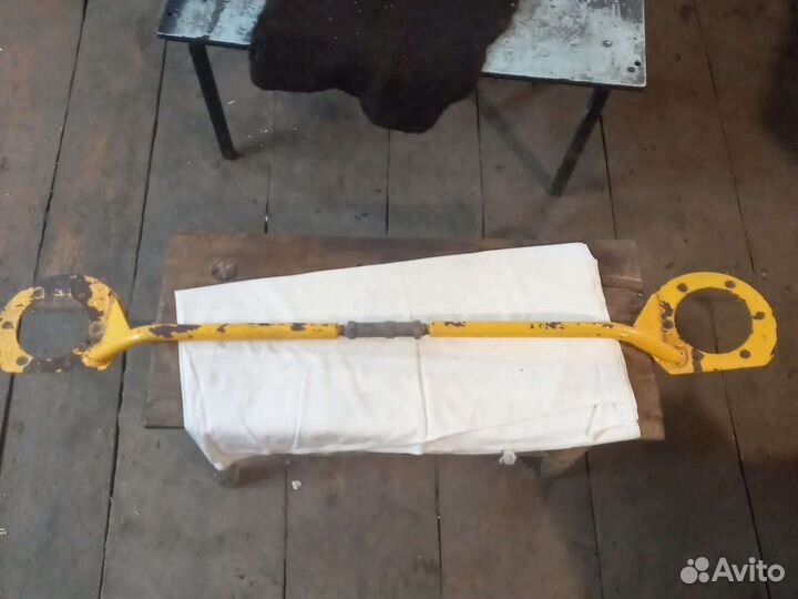 Растяжка на передние стаканы