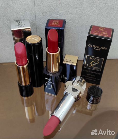 Косметика: тени, помады, карандаши