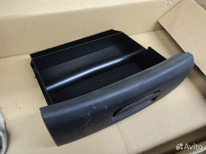 Вещевой ящик Volkswagen Tiguan