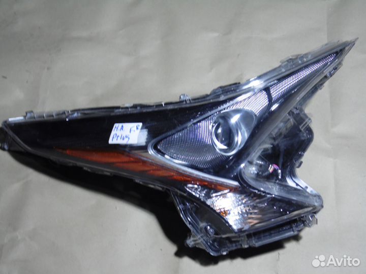 Фара правая Тойота Приус 50