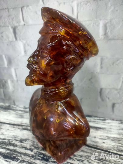 Бюст Феликса Дзержинского (янтарный )